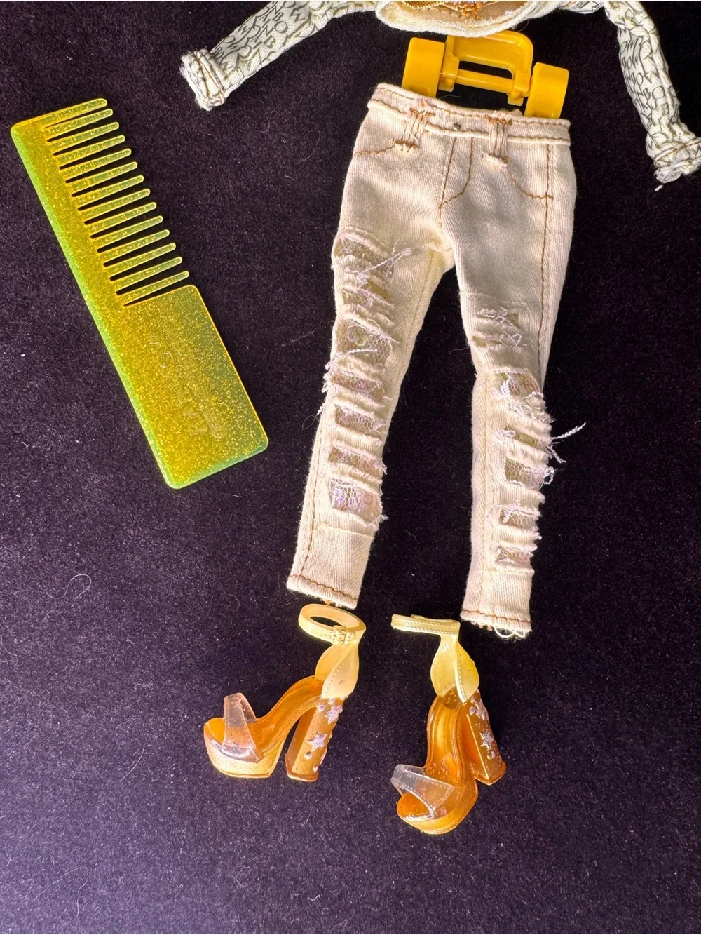 Rainbow High Doll Outfit Set - Yellow Jeans Jacket Shoes & Comb